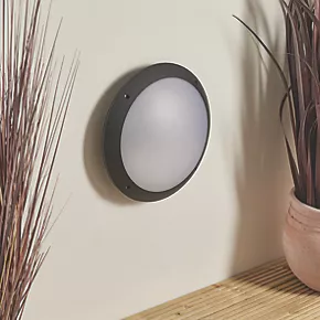 Seran Outdoor Round LED Bulkhead Matt Black 12W 1000lm 4 Seran Outdoor Round LED Bulkhead Matt Black 12W 1000lm - Image 4